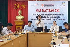 Phó Tổng cục trưởng Tổng cục Giáo dục nghề nghiệp Nguyễn Thị Việt Hương phát biểu tại buổi gặp mặt báo chí