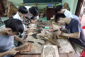 Một lớp đào tạo nghề Mộc mỹ thuật cho LĐNT ở Thừa thiên - Huế