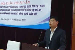 Phó tổng cục trưởng Tổng cục Giáo dục nghề nghiệp Phạm Vũ Quốc Bình phát biểu tại hội thảo