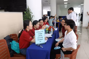 Thông qua sàn giao dịch, Doanh nghiệp và người lao động có thể gặp gỡ trao đổi, thỏa thuận trực tiếp về việc làm và hợp đồng lao động