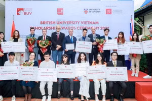 Lễ trao học bổng Đại sứ Vương quốc Anh năm 2022 được tổ chức tại dinh thự Đại sứ Vương quốc Anh. 