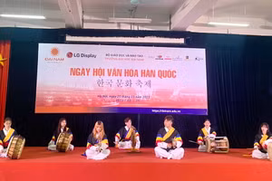 Tiết mục múa trống Hàn Quốc.