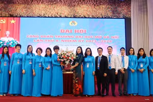 Ban chấp hành Công đoàn nhiệm kỳ 2023-2028 ra mắt Đại hội.