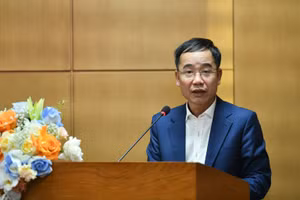 Ông Nguyễn Văn Hiếu phát biểu tại buổi họp báo.