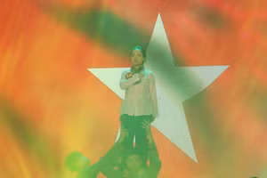 Tiết mục Múa “Người anh hùng đất đỏ” đã giúp thí sinh Nguyễn Lệ Hằng – SBD 15 giành giải Quán quân cuộc thi VWA's Got Talent năm nay.