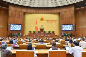 Toàn cảnh phiên thảo luận tại hội trường của Quốc hội.