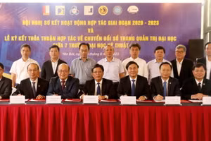 Thứ trưởng Bộ GD&ĐT Hoàng Minh Sơn chứng kiến 7 trường đại học kỹ thuật ký kết hợp tác.