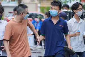 Thí sinh tham dự Kỳ thi đánh giá tư duy do Đại học Bách khoa Hà Nội tổ chức.