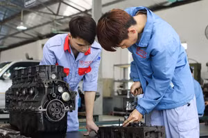 Sinh viên Trường cao đẳng cơ điện Hà Nội. Ảnh: Xuân Trường.