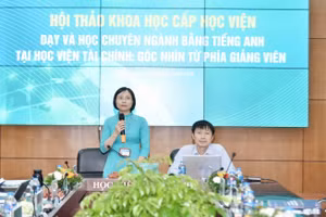 Phiên 1 của Hội thảo với chủ đề: Phương pháp dạy chuyên ngành bằng tiếng Anh.