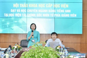 Phiên 1 của Hội thảo với chủ đề: Phương pháp dạy chuyên ngành bằng tiếng Anh.