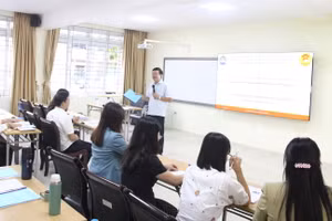 Một lớp bồi dưỡng ngay sau lễ khai giảng sáng 13/12.