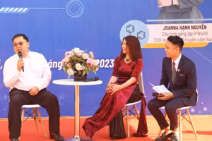 Ông Hoàng Tiến Nam và bà Joana Hạnh Nguyễn chia sẻ nhiều kiến thức, kỹ năng khởi nghiệp tại Tọa đàm sáng 14/1