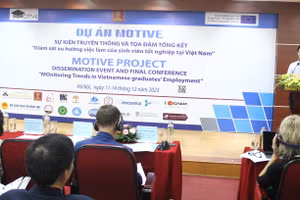 Ông Bùi Tiến Dũng – chuyên viên Vụ Giáo dục Chính trị và Công tác Học sinh, sinh viên (Bộ GD&ĐT) trao đổi tại Tọa đàm.