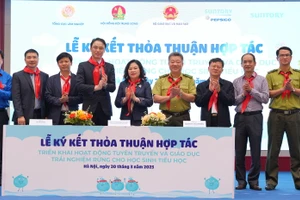 Lễ ký kết thỏa thuận hợp tác trải nghiệm hoạt động tuyên truyền và giáo dục trải nghiệm rừng cho học sinh tiểu học.