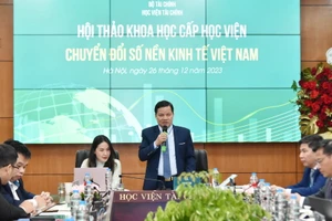 PGS.TS Nguyễn Mạnh Thiều - Phó Giám đốc Học viện Tài chính trao đổi tại hội thảo.