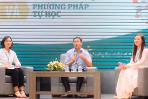 TS Nguyễn Quốc Vương truyền cảm hứng về văn hóa đọc và phương pháp tự học với cán bộ, giảng viên, sinh viên Học viện Hành chính Quốc gia.