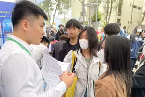 Thí sinh tìm hiểu về các ngành nông - lâm - ngư nghiệp tại Ngày hội tư vấn, tuyển sinh, hướng nghiệp năm 2023.