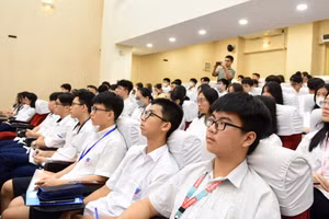 100 học sinh trở thành học viên của Khóa bồi dưỡng lý luận chính trị dành cho đối tượng kết nạp Đảng K113A.