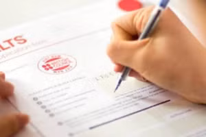 Nhiều cơ sở giáo dục đại học thông báo, thí sinh có chứng chỉ IELTS khi xét tuyển sẽ được quy đổi sang thành điểm môn tiếng Anh.