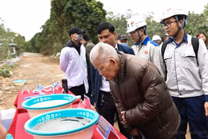 Sau 1 tháng thử nghiệm, mùi tại hồ nước thải H4, bãi rác Nam Sơn đã không còn.