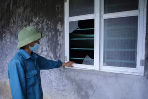 Một số nhà dân bị ảnh hưởng do quá trình tiêu hủy vật liệu nổ của Chi nhánh Công ty hóa hất mỏ Lai Châu.