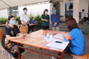 Tỉnh Lào Cai khuyến cáo các trường hợp người dân về từ vùng dịch cần chủ động liên hệ ngay với chính quyền địa phương.