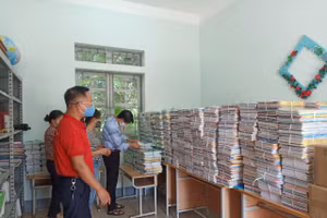 Các trường học huyện Than Uyên đã sẵn sàng SGK cho học sinh lớp 2 và lớp 6 trong năm học mới.