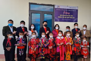 Khánh thành nhà ăn bán trú cho trường Tiểu học Sính Phình số 2, huyện Tủa Chùa.