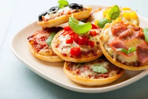 Làm Pizza mini đủ vị ăn vào là thấy mê 