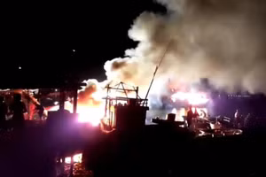 Vụ hỏa hoạn thiêu rụi 4 tàu đánh cá của ngư dân Quảng Bình.