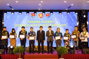 Nhiều tập thể, cá nhân Thanh niên tình nguyện vinh dự nhận giải thưởng Thanh niên tình nguyện ASEAN mở rộng năm 2022.