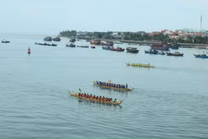 Sôi nổi hội đua thuyền truyền thống trên sông Nhật Lệ