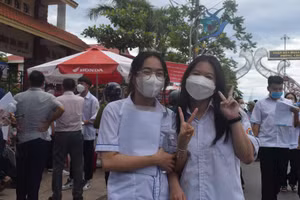 Thí sinh Quảng Bình phấn khởi tham dự kỳ thi tốt nghiệp THPT.