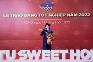 Lương Thùy Linh nhận bằng tốt nghiệp Trường Đại học Ngoại Thương