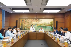 Toàn cảnh phiên thảo luận Tổ 1, Đoàn ĐBQH thành phố Hà Nội tại Kỳ họp thứ 4.