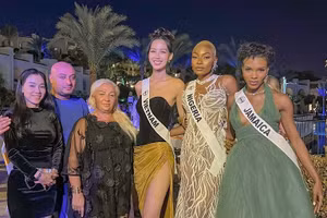 ‘Bà trùm’ hoa hậu hội ngộ Á hậu Bảo Ngọc tại Ai Cập