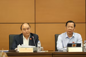 Chủ tịch nước Nguyễn Xuân Phúc tại phiên thảo luận tổ về Dự án Luật khám bệnh, chữa bệnh (sửa đổi).