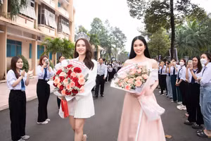 Hoa hậu Mai Phương trở lại trường cũ tìm chủ nhân vương miện Hoa hậu Việt Nam