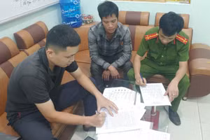 Công an huyện Vân Đồn xử phạt vi phạm hành chính đối với những người vi phạm.