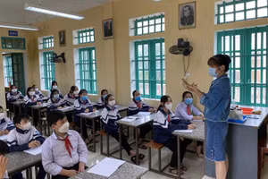 Giờ Hóa học của cô giáo Phạm Thị Yến, Trường THCS Hải Lý