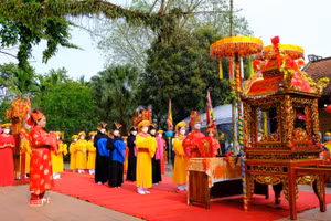 Lễ tế nhớ công ơn Tướng Hoàng Công Chất do đội Tế lễ xã Noong Hẹt (huyện Điện Biên) thực hiện. 
