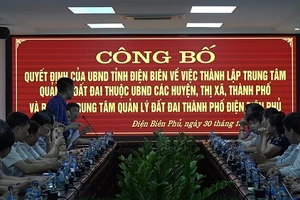 Buổi công bố thành lập Trung tâm Quản lý đất đai TP. Điện Biên Phủ.