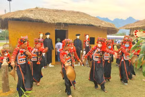 Lai Châu là địa phương có đa sắc màu văn hóa trong cộng đồng các dân tộc Việt Nam, với 20 dân tộc anh em cùng chung sống.