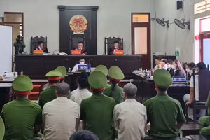 Mẹ nữ sinh giao gà không thừa nhận cáo buộc trong ngày đầu xét xử phúc thẩm.