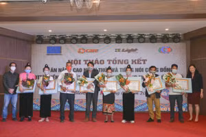 Các tập thể, cá nhân được vinh danh trong phòng chống và ứng phó bạo lực giới vùng đồng bào dân tộc thiểu số.