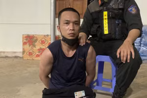 Đối tượng Nguyễn Việt Thắng bị bắt giữ. Ảnh Thu Trang.