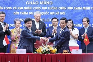 Thủ tướng Phạm Minh Chính và Thủ tướng Lý Hiển Long gặp gỡ sinh viên ĐHQG Hà Nội