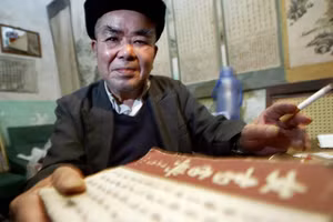 Nhà văn hóa Zhou Shuoyi, tác giả của Từ điển Nữ thư quý giá. Ảnh: bbc.com