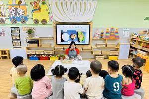 Cô trò Trường Mầm non Khong Hin (huyện Tuần Giáo, Điện Biên). Ảnh: NTCC